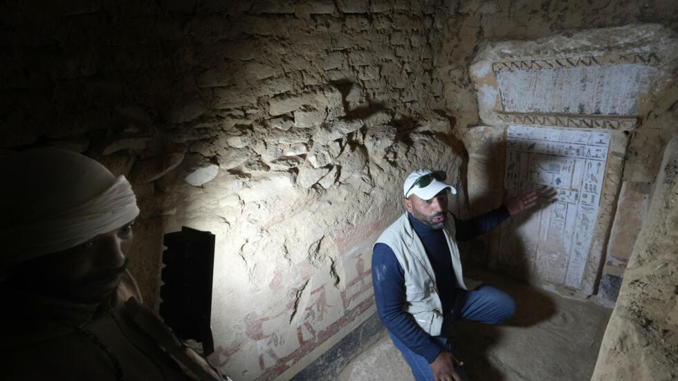 Vậy nên, pharaoh Ai Cập cũng như những nhóm đối tượng khác muốn được chôn cất ở Saqqara sau khi qua đời. Cứ như vậy, trải qua nhiều thế kỷ, nghĩa địa này là nơi an nghỉ ngàn thu của hàng trăm cho tới hàng ngàn người.