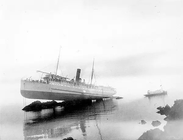 Năm 1910, tàu hơi nước Princess bị mắc cạn ở Alaska do sương mù dày đặc. Khi ấy, tàu chở gần 150 người và may mắn là tất cả mọi người đều an toàn.