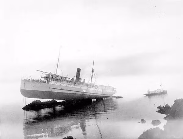 Năm 1910, tàu hơi nước Princess bị mắc cạn ở Alaska do sương mù dày đặc. Khi ấy, tàu chở gần 150 người và may mắn là tất cả mọi người đều an toàn.