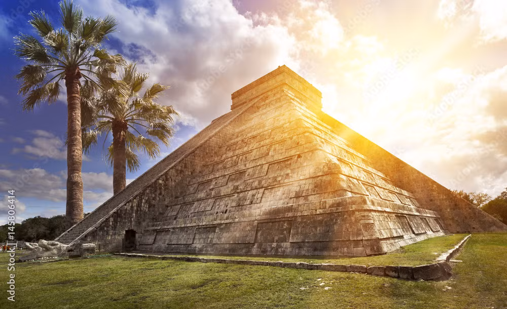 Ngoài El Castillo, nhiều kim tự tháp khác của người Maya cũng được xây dựng theo cách như trên.