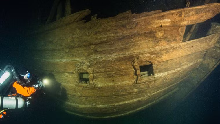 Khi kiểm tra xác "tàu ma", các chuyên gia bất ngờ khi chỉ có một số hư hỏng nhỏ do mắc vào lưới đánh cá thời nay. Hầu như toàn bộ con tàu còn nguyên vẹn.