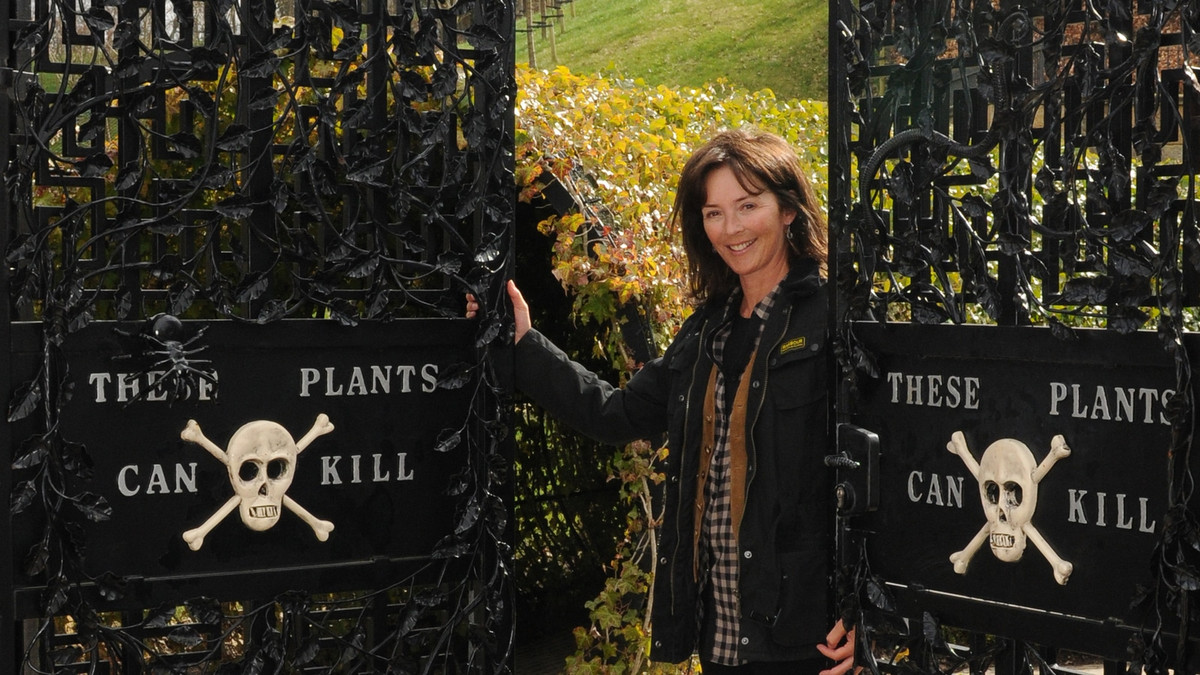 Nữ công tước Jane từng chia sẻ mục đích tạo ra khu vườn Alnwick là nhằm ý nghĩa giáo dục. Mọi người khi tới đây sẽ được tận mắt quan sát các loài cây độc, khám phá lịch sử và những mối nguy hiểm chết người khi tiếp xúc với chúng.