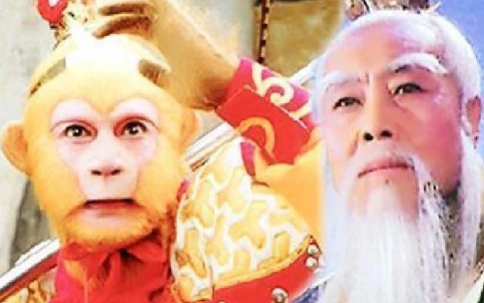 Nguyên Thủy Thiên Tôn là người đứng thứ nhất trong Tam Thanh với ngôi vị Ngọc Thanh. Vị thần này được sinh ra từ khí gốc đầu tiên của vũ trụ, là thái cực khí nguyên gốc trước khi phân chia thành lưỡng nghi âm dương. Tôn Ngộ Không có bản lĩnh phi thường cũng phải e dè trước Nguyên Thủy Thiên Tôn.