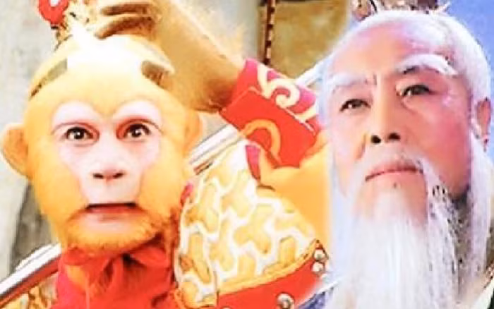 Nguyên Thủy Thiên Tôn là người đứng thứ nhất trong Tam Thanh với ngôi vị Ngọc Thanh. Vị thần này được sinh ra từ khí gốc đầu tiên của vũ trụ, là thái cực khí nguyên gốc trước khi phân chia thành lưỡng nghi âm dương. Tôn Ngộ Không có bản lĩnh phi thường cũng phải e dè trước Nguyên Thủy Thiên Tôn.