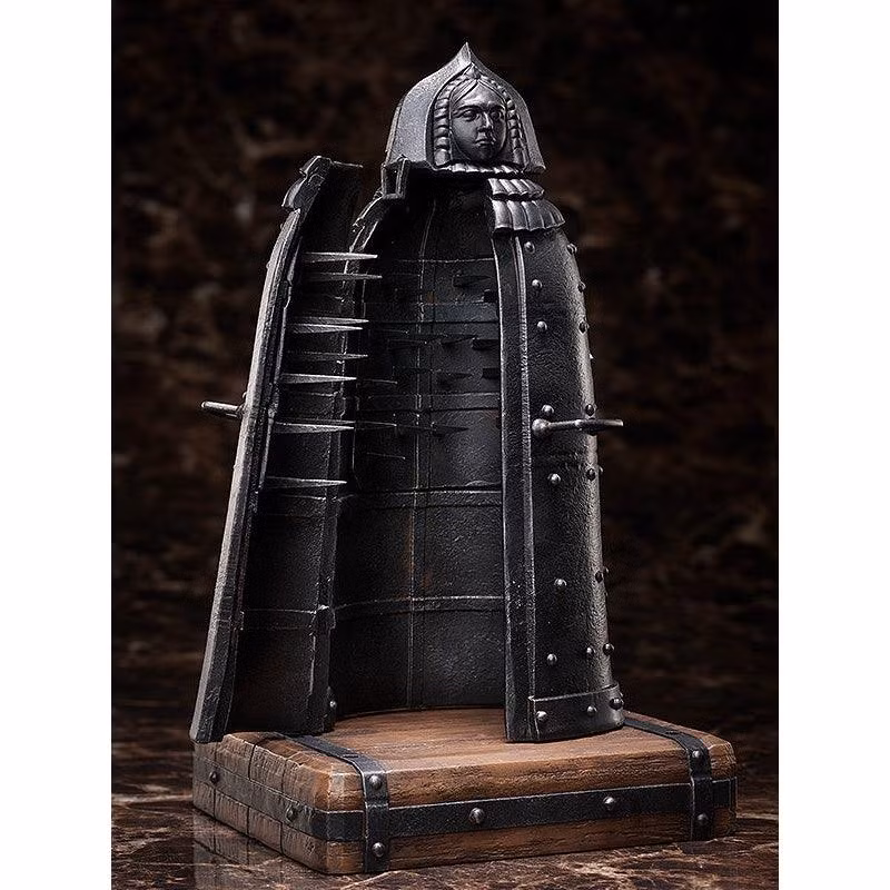 Trinh nữ sắt (Iron Maiden) là kiểu tra tấn hãi hùng với thiết kế trông giống một cỗ quan tài bằng sắt được đặt thẳng đứng.