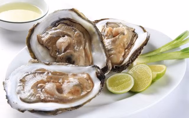 Hàu có hàm lượng kẽm cao giúp cải thiện đáng kể khả năng sinh sản của nam giới cũng như tăng cường sức khỏe.