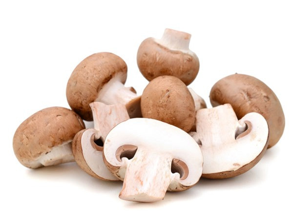 Nấm: chứa khoảng 4 gram protein mỗi khẩu phần. Ngoài protein, nấm rất giàu selen, một chấ có thể tăng khả năng sinh sản và hình thành cơ bắp . Ăn nấm cùng với rau khác để giảm cân và có được một cơ thể săn chắc.