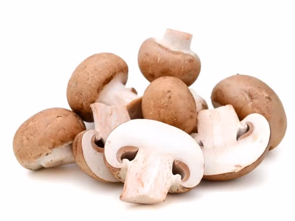 Nấm: chứa khoảng 4 gram protein mỗi khẩu phần. Ngoài protein, nấm rất giàu selen, một chấ có thể tăng khả năng sinh sản và hình thành cơ bắp . Ăn nấm cùng với rau khác để giảm cân và có được một cơ thể săn chắc.