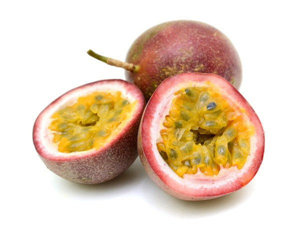 Chanh leo: chứa khoảng 2,5 gram protein mỗi nửa chén chanh leo. Đây là thực phẩm giàu protein, chất xơ và vitamin C. Quả này làm tăng sự trao đổi chất và giúp giảm cân. Chỉ ăn nửa cốc nước trái cây này hàng ngày để có được một liều protein đầy đủ cho cơ bắp.