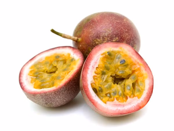 Chanh leo: chứa khoảng 2,5 gram protein mỗi nửa chén chanh leo. Đây là thực phẩm giàu protein, chất xơ và vitamin C. Quả này làm tăng sự trao đổi chất và giúp giảm cân. Chỉ ăn nửa cốc nước trái cây này hàng ngày để có được một liều protein đầy đủ cho cơ bắp.