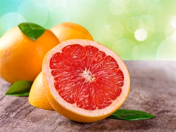 Bưởi chùm (lai giữa bưởi và cam): Bưởi chùm có khoảng 2 gram protein mỗi quả. Một nghiên cứu đã chỉ ra rằng chỉ ăn nửa quả bưởi mỗi ngày sẽ giúp bạn giảm khoảng 3 pound trọng lượng trong một khoảng thời gian chỉ 11 tuần..