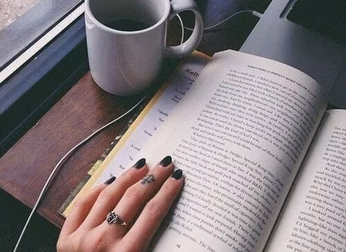 Co nang chia tay ban trai vi cam doc truyen ngon tinh-Hinh-2