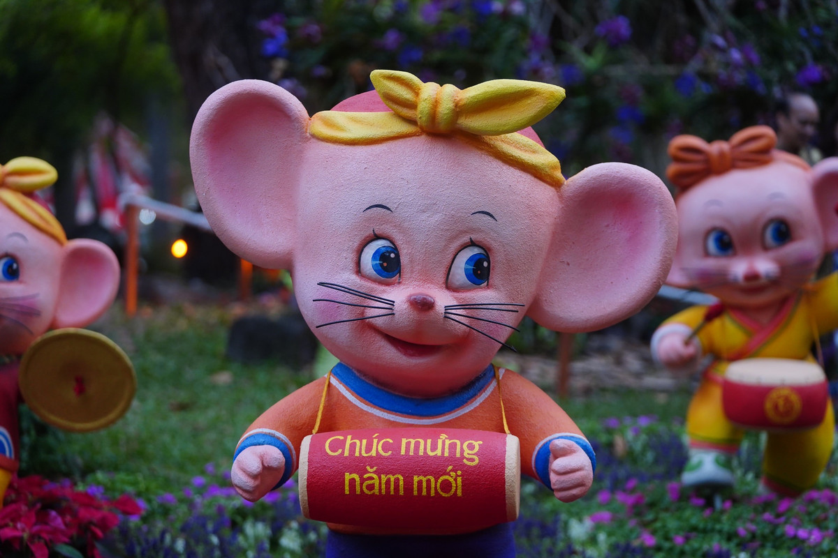 Ấn tượng và thu hút du khách nhất là hình ảnh về những chú chuột (linh vật năm Canh Tý 2020)...