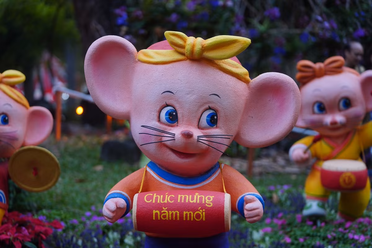 Ấn tượng và thu hút du khách nhất là hình ảnh về những chú chuột (linh vật năm Canh Tý 2020)...