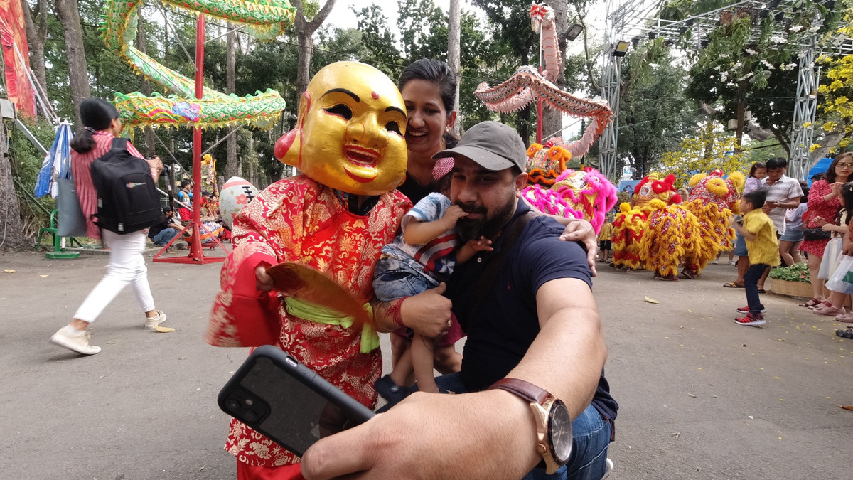 Du khách quốc tế bày tỏ niềm vui và hạnh phúc khi đến du lịch TP HCM đúng vào dịp người dân Việt Nam đón Tết cổ truyền.