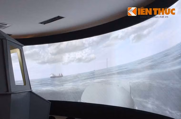 Những lúc biển nổi sóng, học viên là người cảm nhận rõ nhất sự lắc ngang của tàu với góc nghiêng rất lớn.