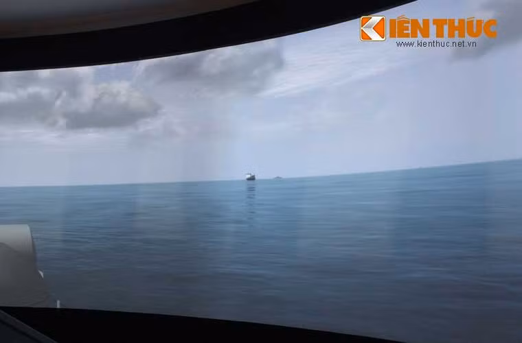 Khi hai mục tiêu xuất hiện trên biển cùng lúc từ khoảng cách rất xa.