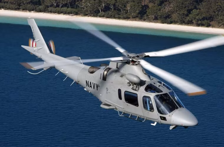 Ngoài AW159, AgustaWestland còn giới thiệu tới Việt Nam hai loại trực thăng đa dụng, có thể vũ trang nếu cần là AW109 và AW139. Trong đó, AW109 được thiết kế cho nhiệm vụ vận tải hạng nhẹ, cứu thương, tìm kiếm cứu nạn và các vai trò quân sự khác. Nó có thể chở 6-7 hành khách, tốc độ bay tối đa 311km/h, tầm bay 923km.