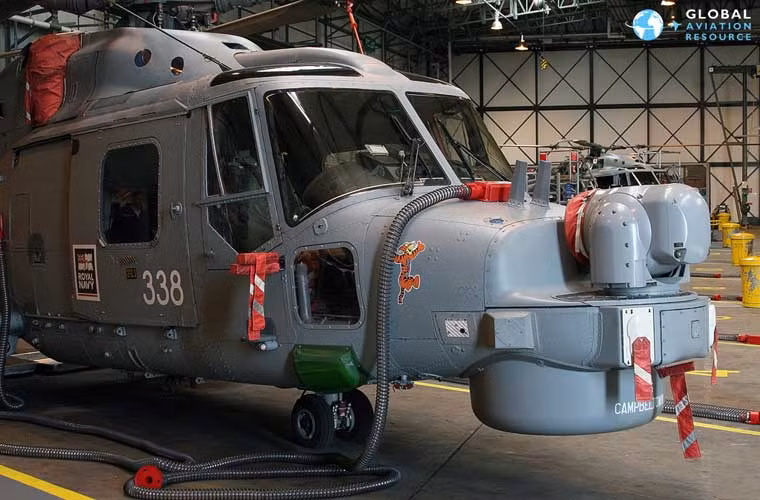 Trang bị điện tử của trực thăng hải quân AW159 rất hiện đại, bao gồm hệ thống radar mạng pha chủ động Seasprey 7000E, tháp quang điện tử/hồng ngoại L-3 Wescam MX-15Di.