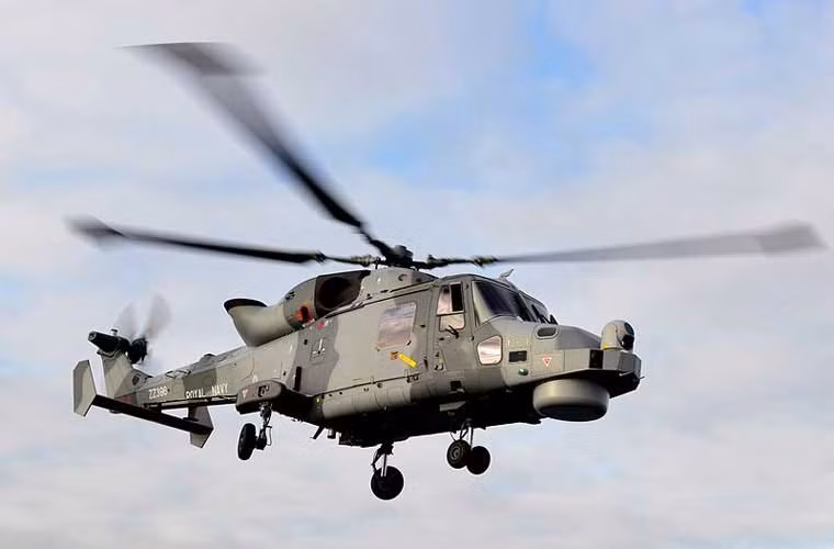 Theo Army-Technology, trực thăng săn ngầm AW159 được trang bị hai động cơ tuốc bin trục LHTEC CTS800-4N (công suất 1.361 mã lực/chiếc) cùng cánh quạt chính bốn lá đường kính 12,8m cho tốc độ bay tối đa 291km/h, tầm bay 777km, thời gian hoạt động trên không tối đa 4 tiếng 30 phút với thùng nhiên liệu phụ.