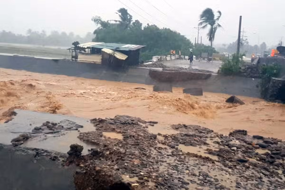 Bao Tra Mi tan cong Philippines, hon 90 khu vuc bi ngap lut-Hinh-2