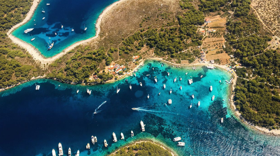 Đất nước Croatia nằm bên bờ biển Adriatic, quy tụ hàng nghìn hòn đảo lớn nhỏ.