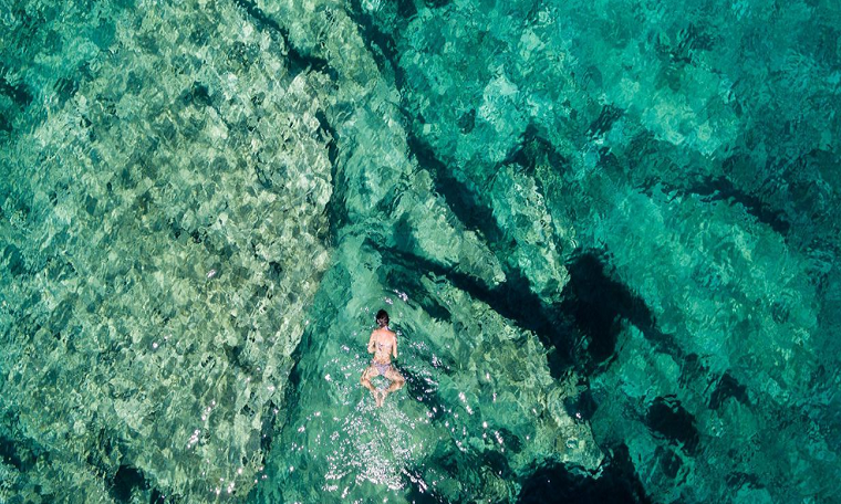 Nước biển trong vắt trên đảo Mljet.