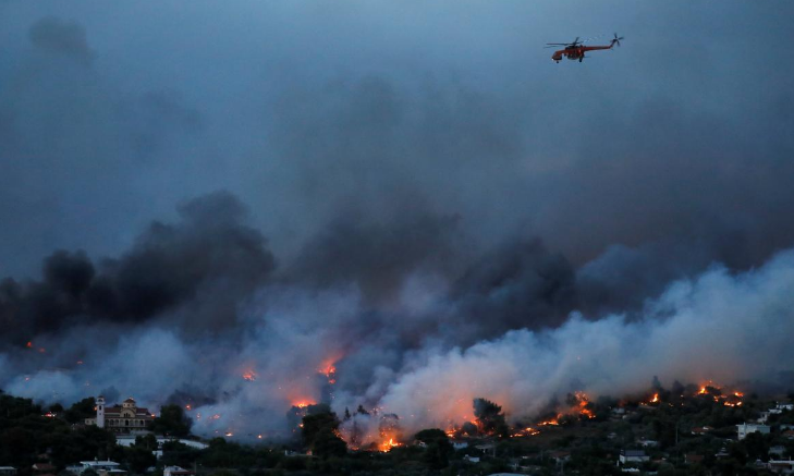 Theo hãng thông tấn Reuters, các đám cháy rừng bùng phát tại nhiều khu vực ở Hy Lạp, trong đó có thủ đô Athens. (Nguồn ảnh: Reuters)
