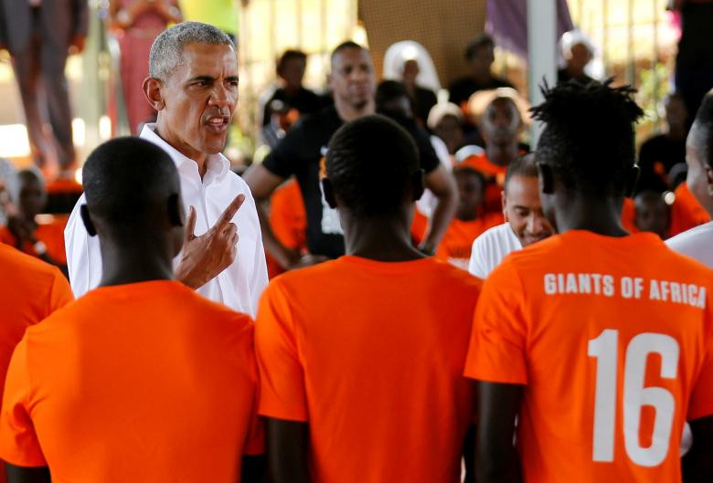 Cựu Tổng thống Mỹ Obama tại lễ khai trương trung tâm Sauti Kuu ở quê nội ông.