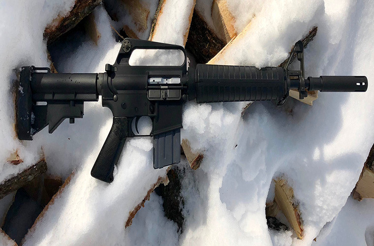 Theo Thiếu tá Gibson, súng trường GAU-5A được chế tạo dựa trên khẩu M4 carbine. Tuy nhiên, nó không thay thế bất kỳ thành phần nào trong “gói thoát hiểm” hiện tại của các phi công chiến đấu Mỹ. Ảnh: imgur.