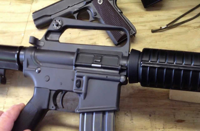 “Vũ khí tự vệ dành cho phi công GAU-5A (ASDW GAU-5A) sẽ được trang bị cho toàn bộ phi công trên các máy bay chiến đấu của Quân đội Mỹ”, Military dẫn lời Thiếu tá Docleia Gibson. Ảnh: Youtube.