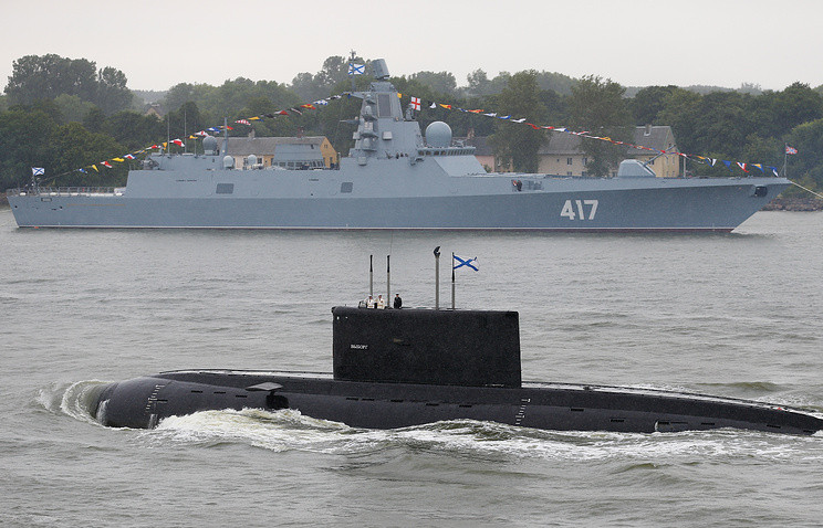 Theo hãng thông tấn TASS dẫn lời Chủ tịch Tập đoàn đóng tàu liên hợp (USC) Alexei Rakhmanov ngày 18/7 cho biết, tàu khu trục Đô đốc Gorshkov thuộc Đề án 22350 dự kiến sẽ được bàn giao cho Hải quân Nga hôm 28/7, một ngày trước khi buổi diễu hành Ngày Hải quân Nga chính thức diễn ra tại thành phố St. Petersburg. Ảnh: TASS.