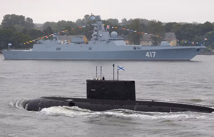 Theo hãng thông tấn TASS dẫn lời Chủ tịch Tập đoàn đóng tàu liên hợp (USC) Alexei Rakhmanov ngày 18/7 cho biết, tàu khu trục Đô đốc Gorshkov thuộc Đề án 22350 dự kiến sẽ được bàn giao cho Hải quân Nga hôm 28/7, một ngày trước khi buổi diễu hành Ngày Hải quân Nga chính thức diễn ra tại thành phố St. Petersburg. Ảnh: TASS.