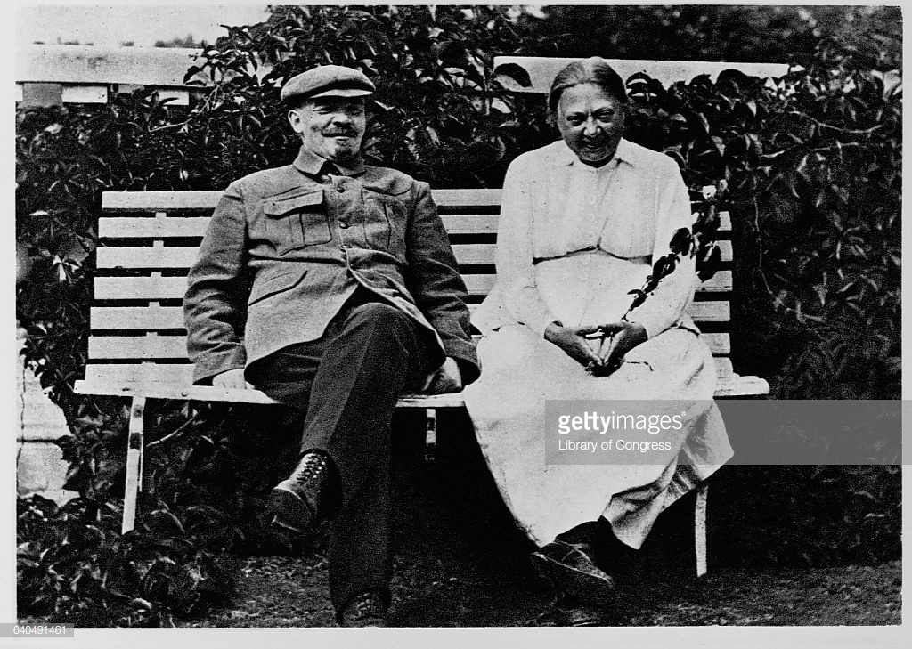 Bà là Thứ trưởng Bộ Giáo dục trong Chính phủ Liên Xô trong khoảng thời gian 1929-1939 và từng đảm nhiệm nhiều chức vụ quan trọng khác trong Đảng, Nhà nước Liên Xô. Năm 1939, bà Krupskaya qua đời vì căn bệnh viêm ruột thừa cấp tính và được chôn cất trong Điện Kremlin. Ảnh: Getty.