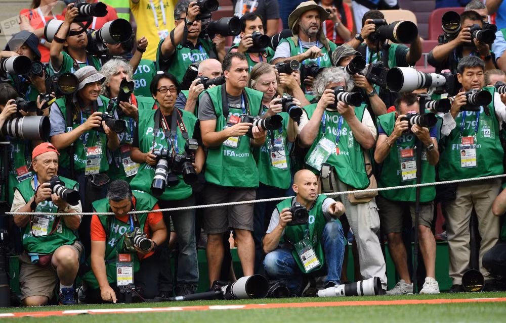 Rất đông phóng viên ảnh có mặt để theo dõi trận đấu giữa đội tuyển Bồ Đào Nha và Ma-rốc trong vòng bảng World Cup 2018.