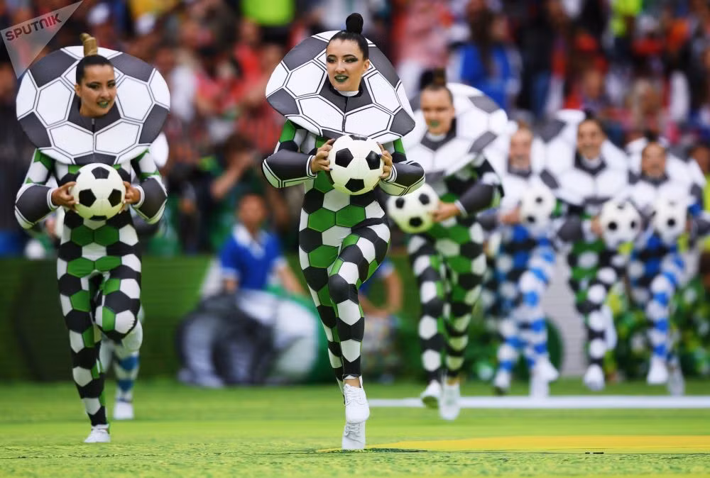 Còn đây là một màn biểu diễn trong lễ khai mạc World Cup 2018 tại sân vận động Luzhniki, thủ đô Moscow.