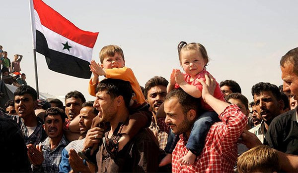 “Binh sĩ Syria đã giao tranh ác liệt với các tay súng khủng bố gần thị trấn Mashara tại khu vực biên giới với tỉnh Daraa, qua đó tái chiếm Tal Mashara. Ít nhất 20 tay súng khủng bố bị tiêu diệt và nhiều thiết bị quân sự của chúng bị phá hủy trong cuộc giao tranh”, FNA đưa tin ngày 17/7. Ảnh: FNA.