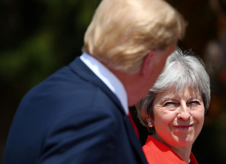 Về phần mình, Thủ tướng May cam kết sẽ hợp tác với ông Trump để đạt được thỏa thuận thương mại đầy hứa hẹn giữa hai nước. Ảnh: Reuters.