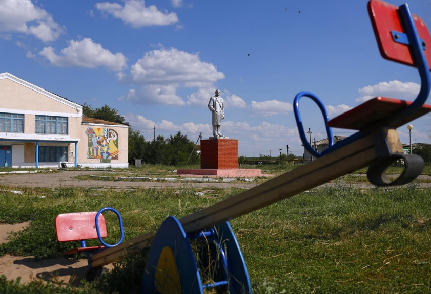 “Chúng cháu gọi điện thoại, nhắn tin và đến nhà nhau để thống nhất thời gian đến sân bóng”, Strazhov chia sẻ.