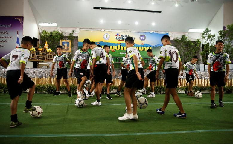 Hình ảnh khỏe khoắn của các cầu thủ nhí đội bóng Thái Lan sau khi xuất viện.