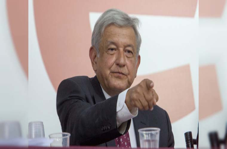 Năm 1989, ông Obrador gia nhập Đảng Cách mạng Dân chủ (PRD), trở thành ửng cử viên của đảng trong cuộc tranh cử Thủ hiến bang Tabasco năm 1994. Ông là lãnh đạo cấp quốc gia của PRD trong giai đoạn 1996 - 1999. Ảnh: radio.uchile