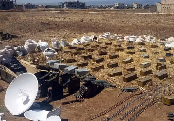 Được biết, trong số vũ khí này có nhiều khẩu súng trường tấn công, súng trường bắn tỉa, súng máy và các hộp đạn dược,...Ảnh: FNA.