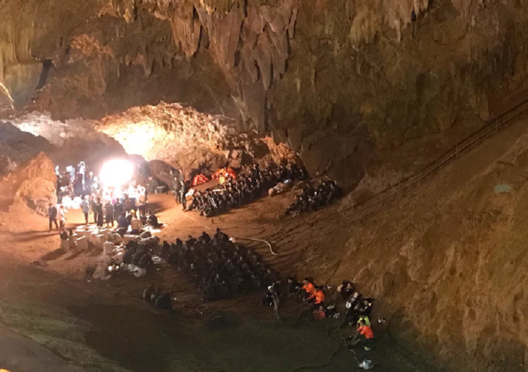 Ngày 2/7, sau 9 ngày ròng rã tìm kiếm, lực lượng cứu hộ đã tìm thấy 13 thành viên của đội bóng Thái Lan mắc kẹt trong hệ thống hang động Tham Luang Nang Non ngập nước ở tỉnh Chiang Rai. Ảnh: People.