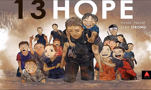 Vụ mất tích gây chấn động đất nước Thái Lan. Cư dân mạng sử dụng hashtag "những người lạ chúng tôi muốn gặp nhất", chỉ các thành viên đội bóng Lợn Hoang, để bày tỏ sự quan tâm đối với cuộc tìm kiếm. Nhiều người gọi các cậu bé và huấn luyện viên là 13 niềm hy vọng. Ảnh: Jorjae/ Twitter.