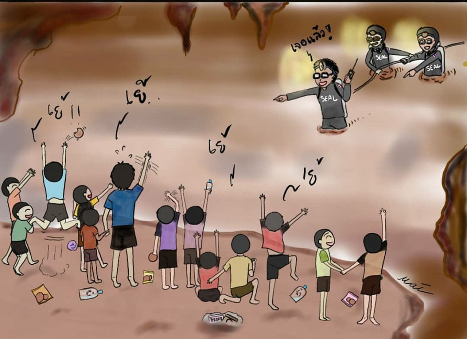 Đã 9 ngày trôi qua nhưng những người mất tích không tạo ra bất kỳ tiếng động hay để lại dấu vết gì ngoài một số vật dụng bên ngoài cửa hang. Nhiều bậc phụ huynh không chịu được sự chờ đợi dày vò như tra tấn đã gục ngã trước cửa hang nơi con mình mất tích. Tất cả người dân đều mong chờ cái kết có hậu khi lực lượng cứu hộ đến được nơi đội bóng Lợn Hoang đang chờ. Ảnh:NielHani/Twitter.