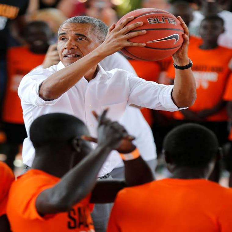 Ông Obama từng tới Kenya vào năm 2015 trên cương vị là Tổng thống Mỹ nhưng do không có thời gian nên khi đó ông không thể về thăm họ hàng ở Nyangoma Kogelo.