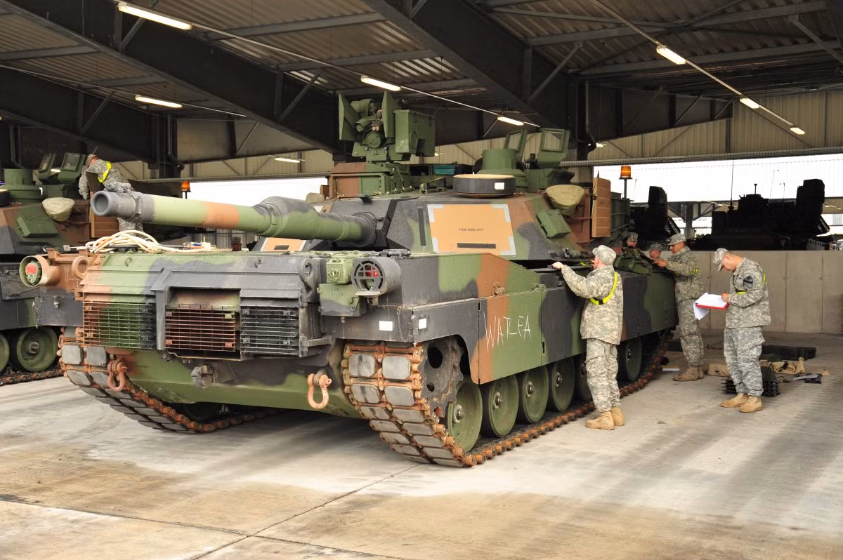 Chiếc xe tăng này được đặt theo tên của Creigton Williams Abrams Jr, Chủ tịch Hội đồng Tham mưu trưởng Liên quân Mỹ từ tháng 12/1972 đến trước khi ông qua đời vào năm 1974. Ảnh: Military.