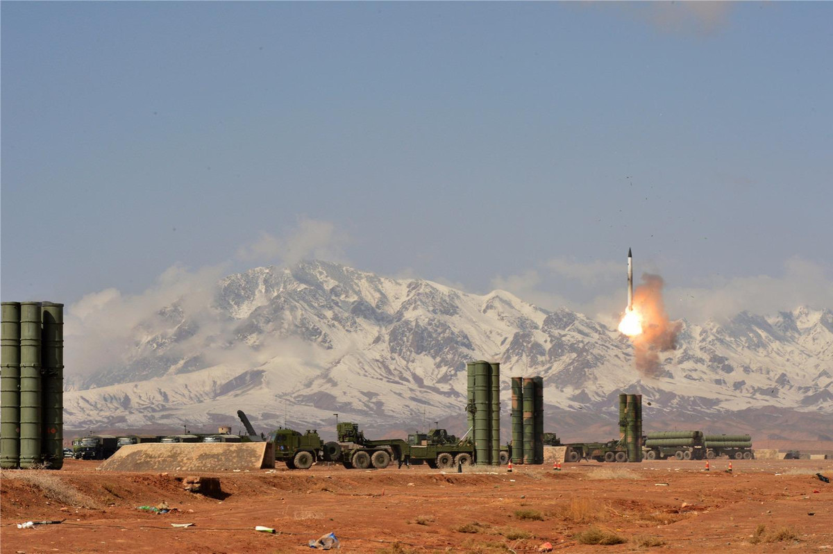 Trước đó, Azerbaijan đã chi khoảng 300 triệu USD để mua hai tiểu đoàn tên lửa S-300PMU-2. Ngoài ra, tổ hợp này cũng đã được xuất khẩu sang Trung Quốc, Iran và Việt Nam. Ảnh: Military Today.