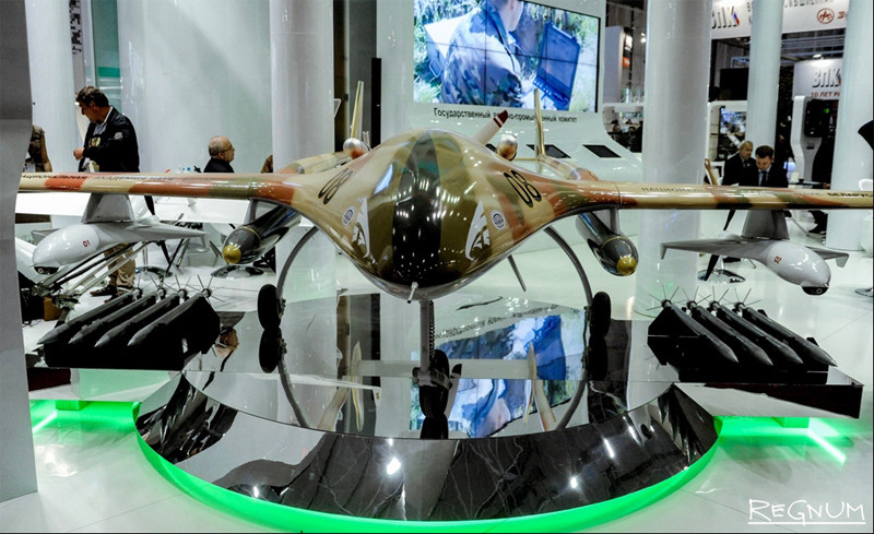 UAV Burevestnik-MB được đặt trên xe tải quân sự MAZ-6317khi tham gia cuộc diễu hành hôm 3/7. Đây được cho là UCAV đầu tiên được biên chế trong Quân đội Belarus. Ảnh: belarus.by.