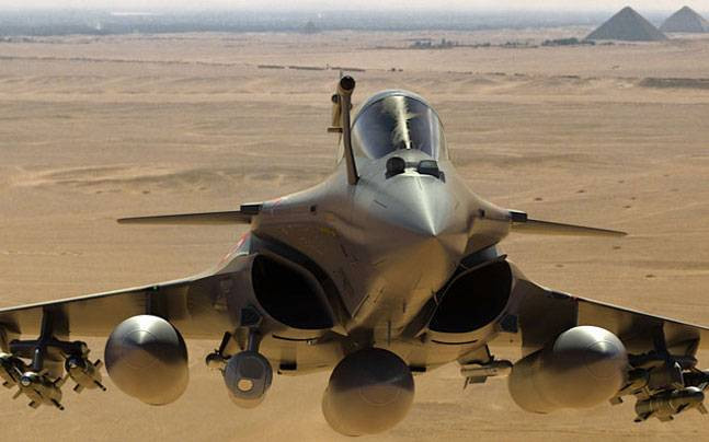 Theo các hợp đồng trước đó, Pháp đã ký kết nhiều hợp đồng quân sự lớn với Ai Cập, trong đó có thương vụ bán 24 chiến đấu cơ Rafale với mức giá 5,2 tỷ euro. Đến nay, Dassault đã bàn giao 14 chiếc Rafale cho Cairo. Ảnh: airforce-technology.com